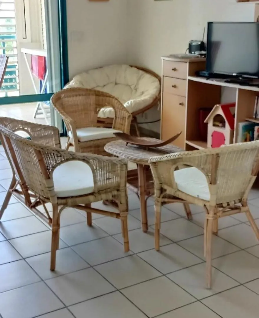 Appartement Moderne Avec Vue Sur La Mer A Sainte Anne 30 M²